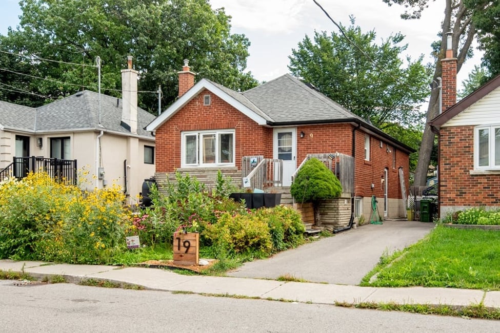 Just listed - 19 Sharpe St, Toronto
