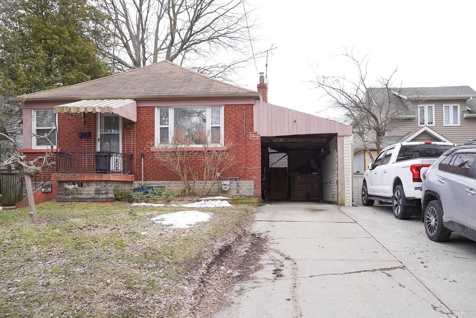 59 Highview Ave Toronto for Sale | Birch Cliff Heights Bungalow with In-Law Suite & 4 Parking