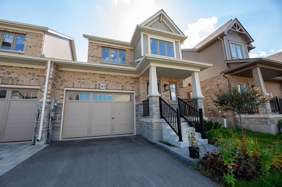 In the Heart of Collingwood: A Bright & Spacious 3-Bedroom Family Home