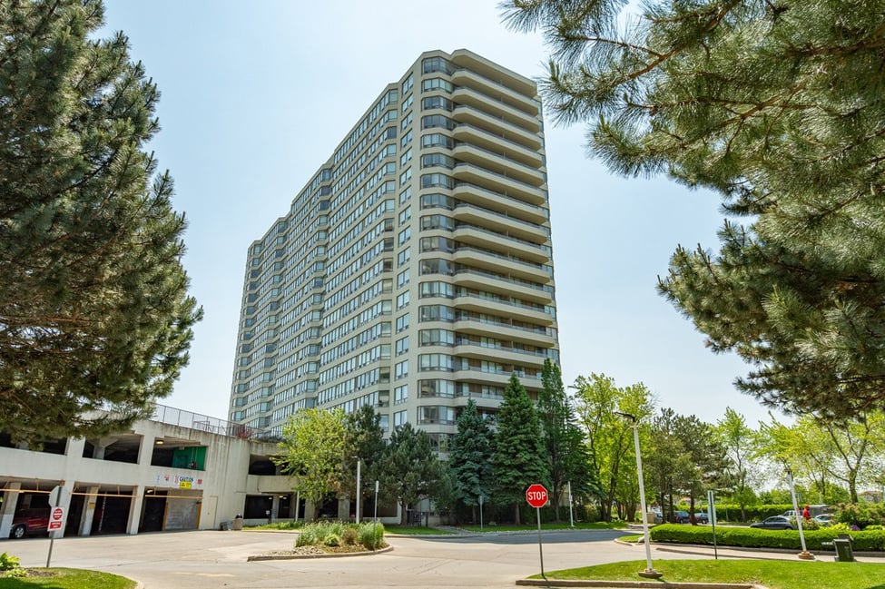 Just Listed: Bright & Spacious 2-Bedroom Condo in Greystone Walk
