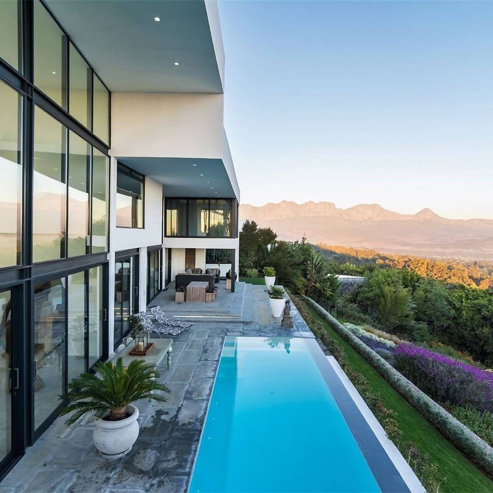 THE 50 MOST INCREDIBLE MANSIONS AROUND THE WORLD