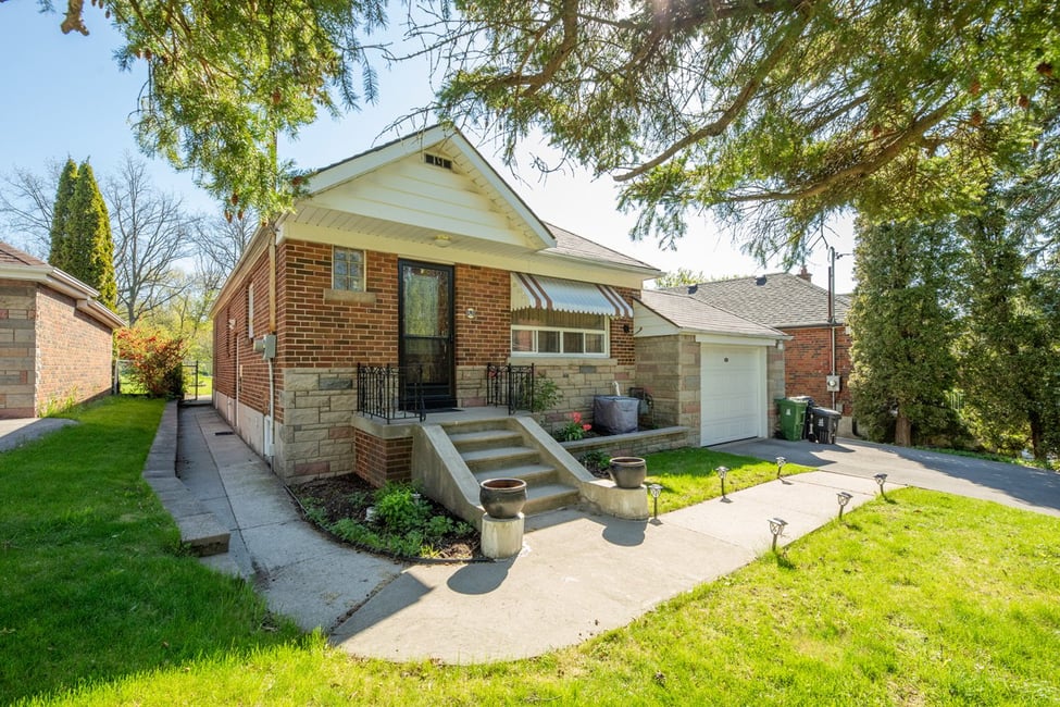 Just listed - 63 Midland Avenue, Toronto