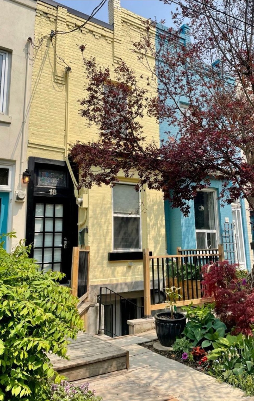 The cool 11 foot - wide Toronto house  just sold for $300K over asking