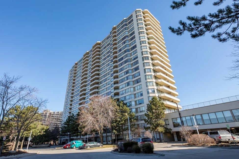 Just listed - 5 Greystone Walk Drive, Unit 317