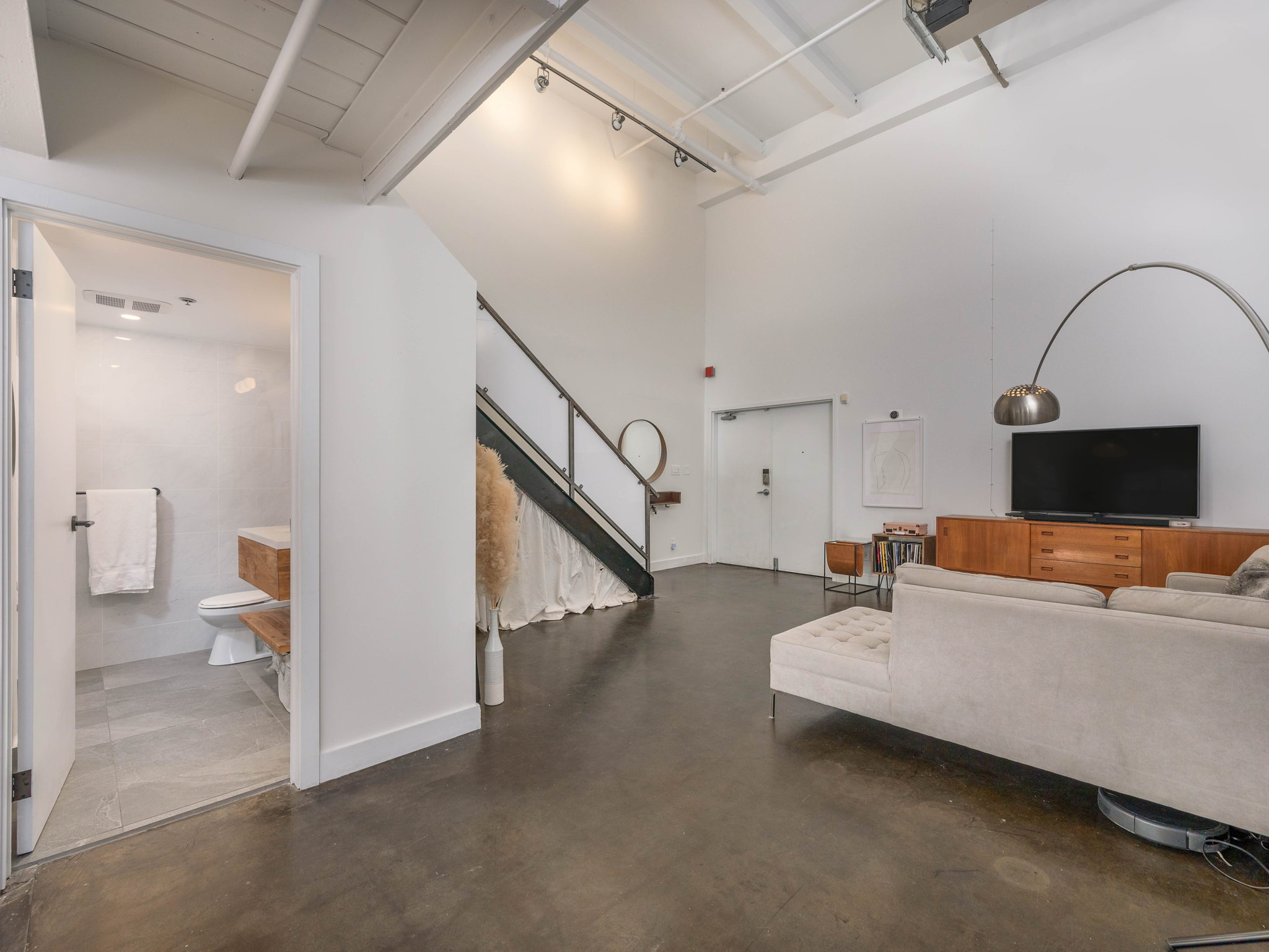 5-web-or-mls-103 - 326 Carlaw-5