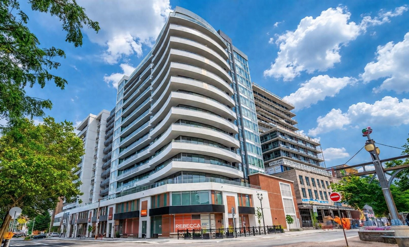 #305-212 King William St.