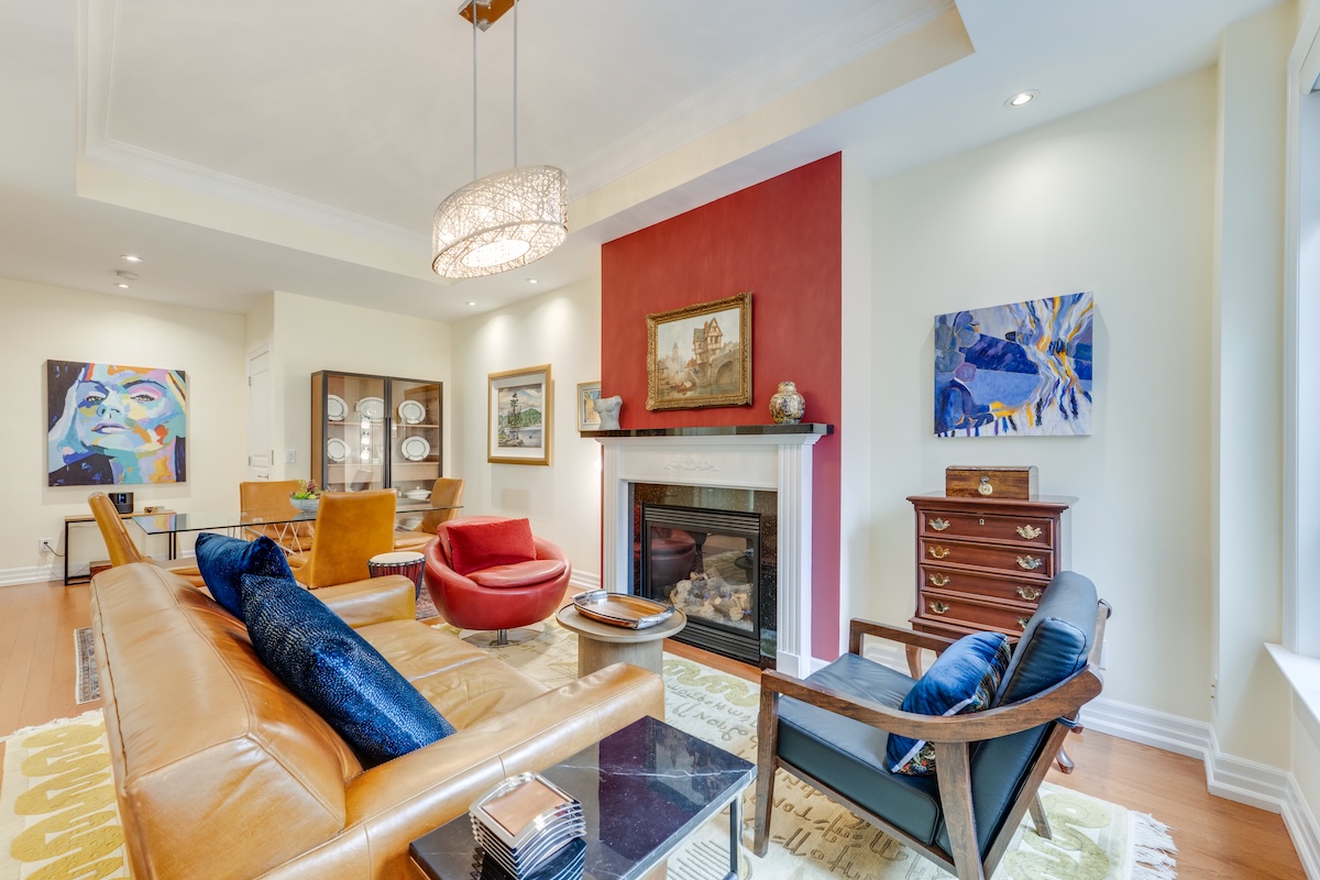 Living Room 21 Burkebrook Place Townhouse 20 Kilgour Estate Condos Toronto Living Room 21 Burkebrook Pl Townhouse 20 Toronto Condos Victoria Boscariol Chestnut Park Real Estate