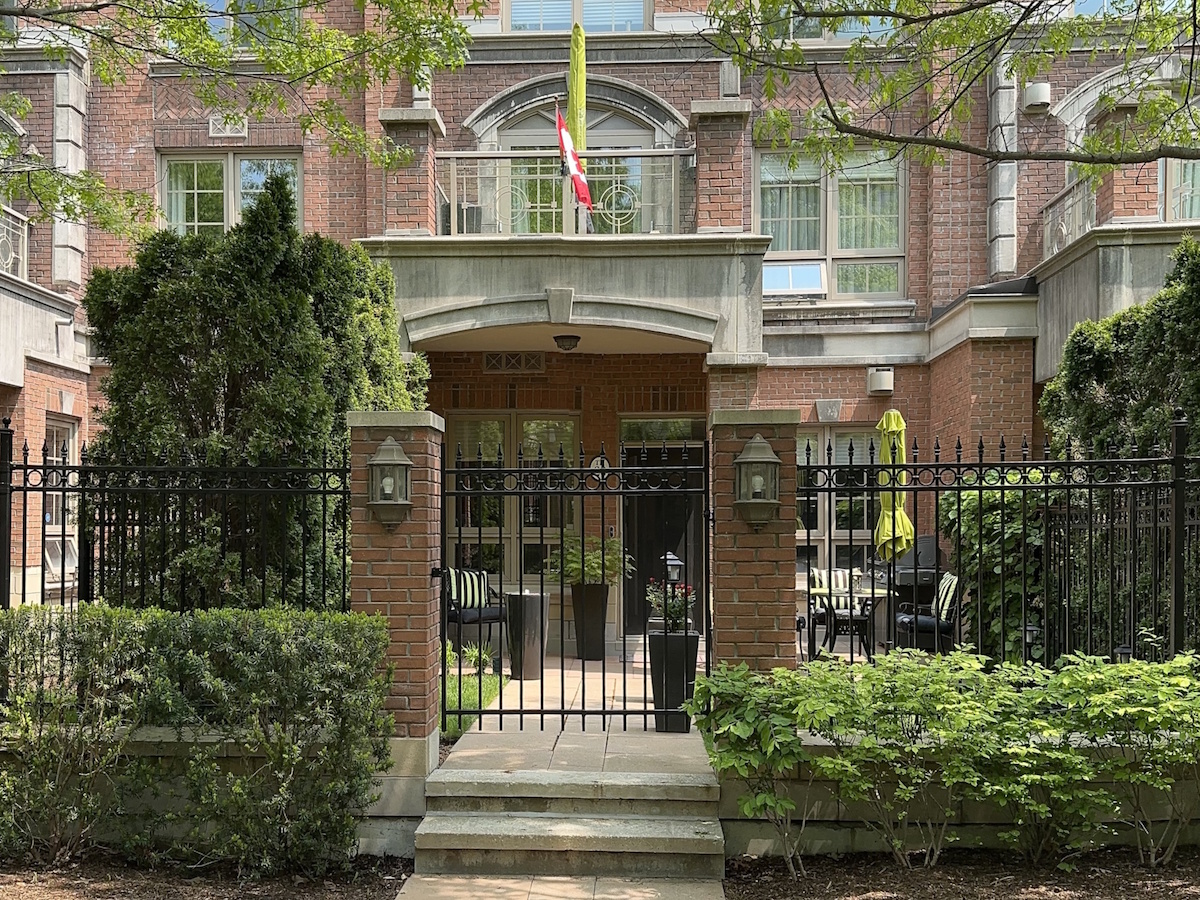 Kilgour Estate 21 Burkebrook Place Townhouse 20 Toronto Condos 21 Burkebrook Pl Kilgour Estate Townhouse 20 Toronto