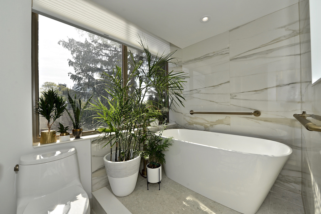 2 Lynwood Ave Toronto Luxury Condos For Sale Suite 401 Freestanding Tub 