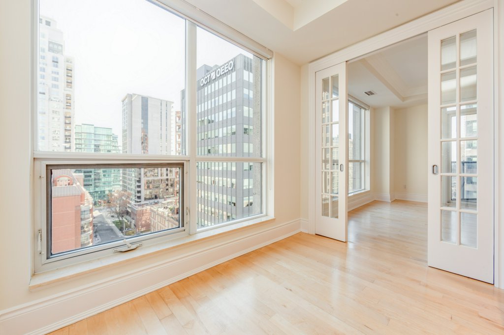10 Bellair St Suite 903 Eat-in Kitchen Toronto 10 Bellair St Suite 903 Eat-in Kitchen Toronto Yorkville Condos