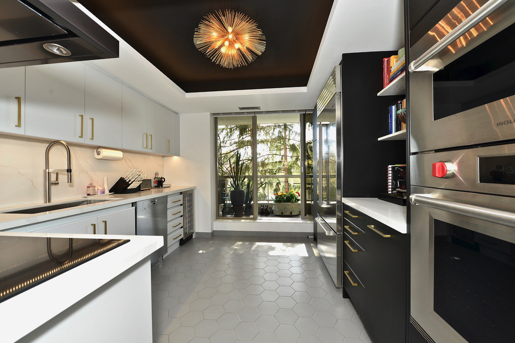 2 Lynwood Ave Unit 401 Toronto Condos Kitchen South Hill Casa Loma