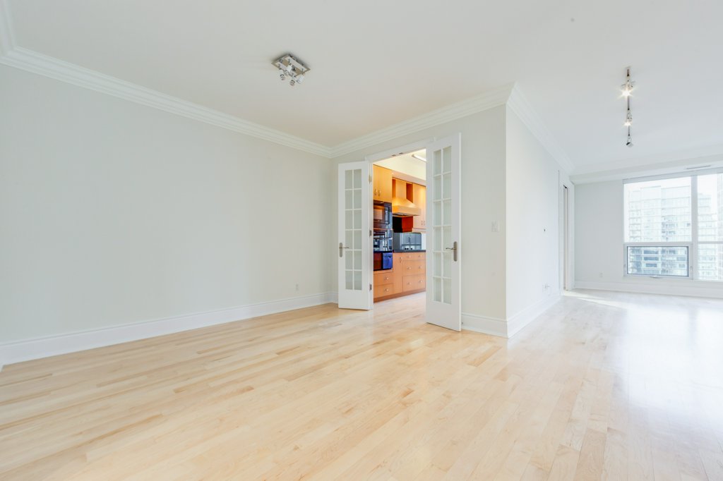 10 Bellair St Toronto Yorkville Luxury Condos Unit 903 Dining Room 10 Bellair St Toronto Yorkville Luxury Condos Unit 903 Dining Room