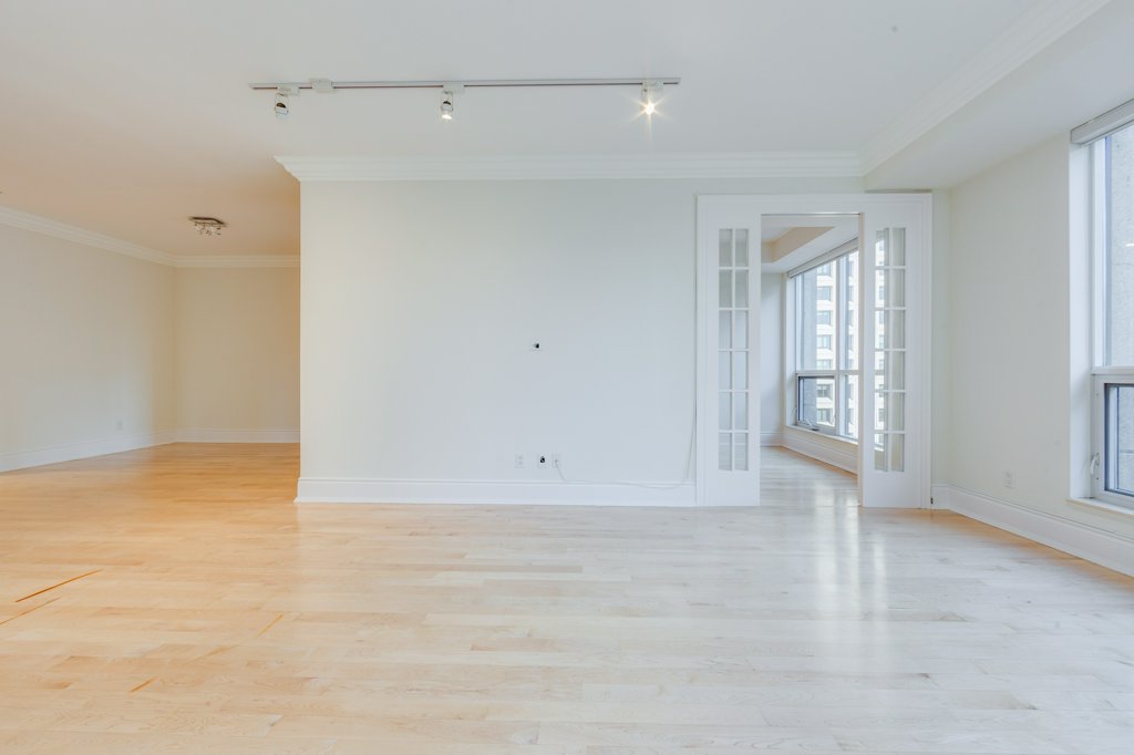 10 Bellair St Unit 902 Toronto Yorkville Condos Living Room 10 Bellair St Unit 902 Toronto Yorkville Condos Living Room