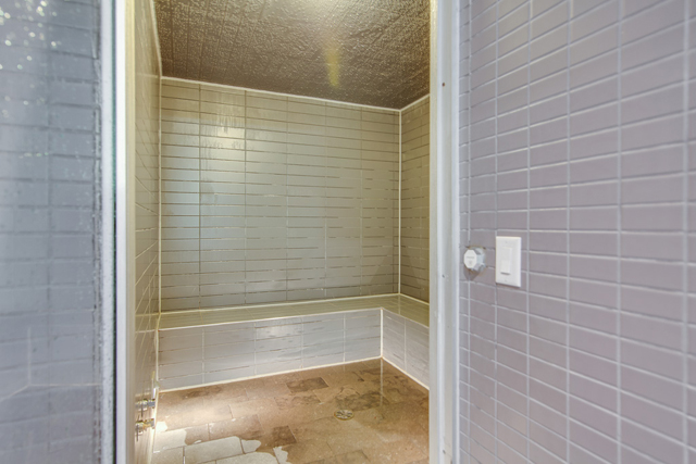 18 Yorkville Ave Toronto Annex Condos Steam Room Located On 8th Floor