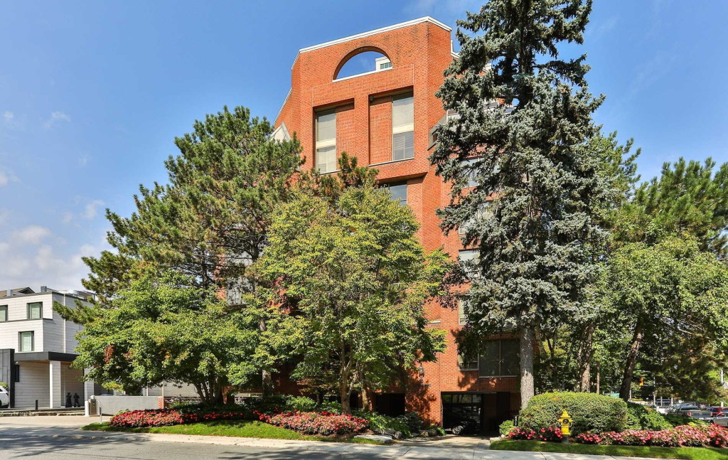 2 Lynwood Ave Toronto Boutique Luxury Condos South Hill Low-Rise Building