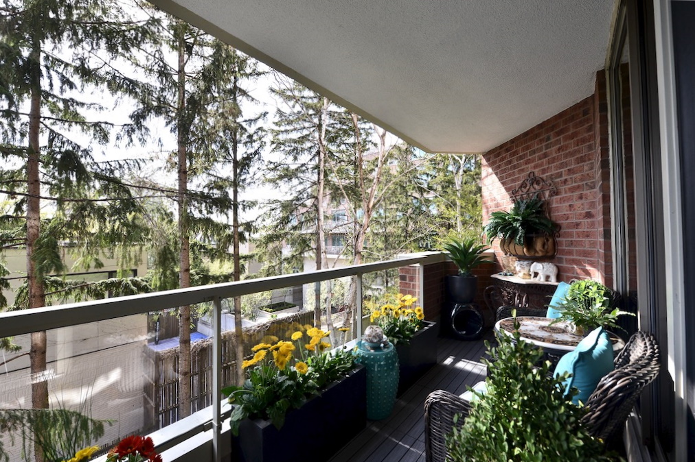 2 Lynwood Ave Toronto Boutique Condos Unit 401 Balcony