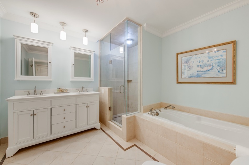 94 Crescent Rd Townhouse 4 Primary Ensuite Bath