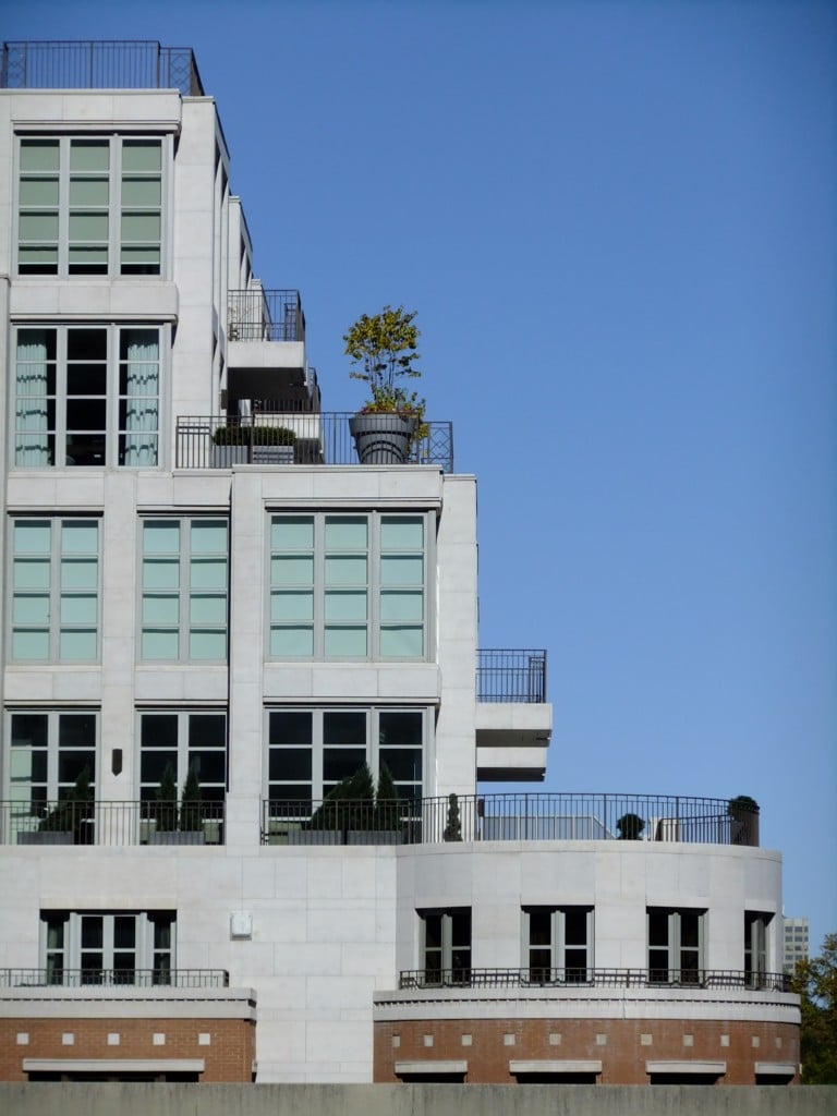 Downtown Toronto Condos Balconies Terraces 118 Yorkville Ave