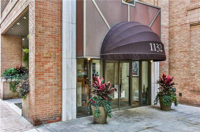 1132 Bay St Toronto Condos Entrance Bloor Yorkville 