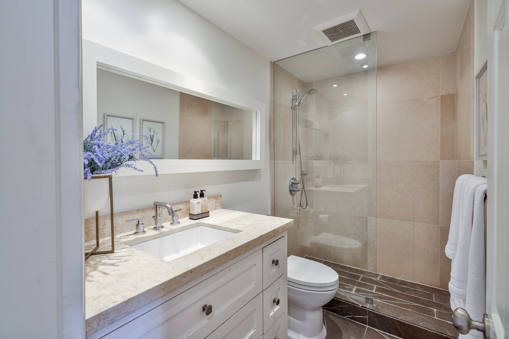 18A Hazelton Ave Unit 408 Toronto Yorkville Condos 2nd Bathroom 18A Hazelton Ave Unit 408 Toronto Yorkville Condos 2nd Bathroom