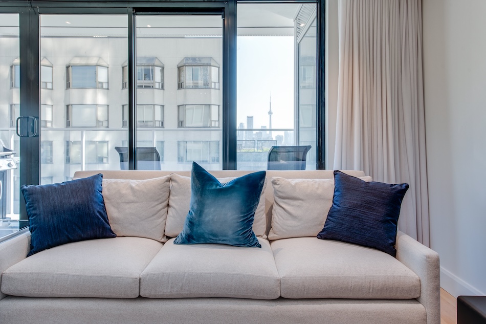 Yorkville Luxury Condos Toronto 200 Cumberland St Unit 2703 Living Room