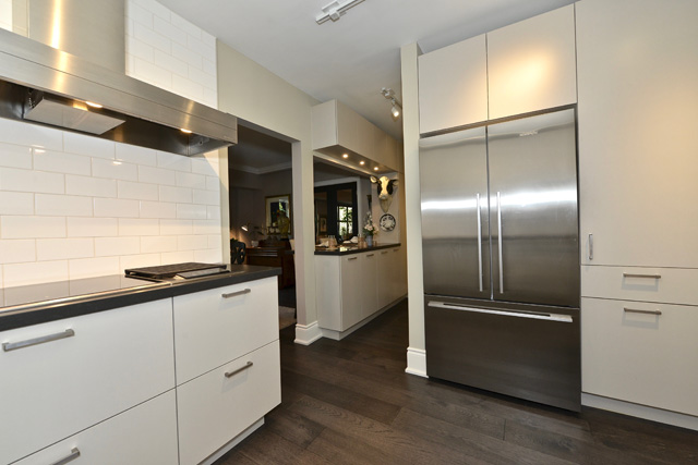 21 Dale Avenue Toronto Unit 732 Three Bedroom Rosedale Condos Co-ops Kitchen