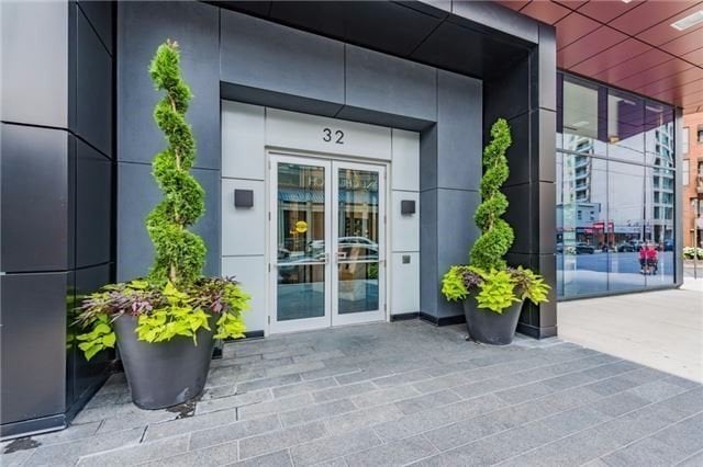 32 Davenport Rd Toronto Yorkville Condos Entrance