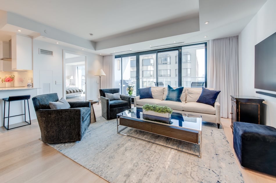 200 Cumberland St Suite 2703 Toronto Living Room