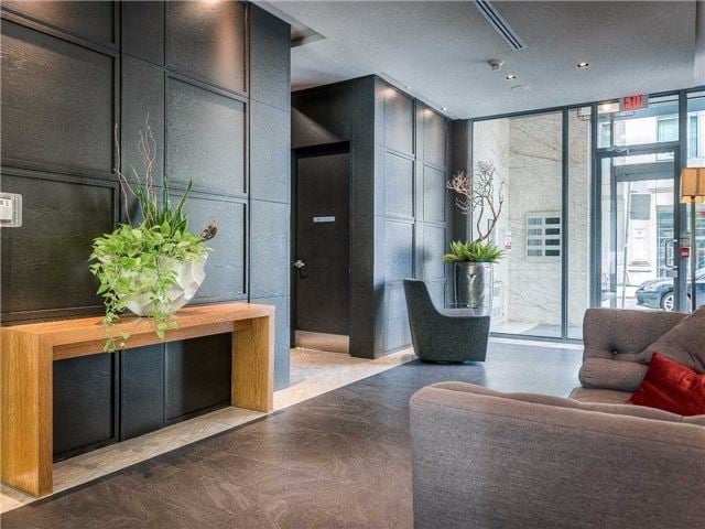 21 Scollard St Toronto Condos Yorkville Lobby 