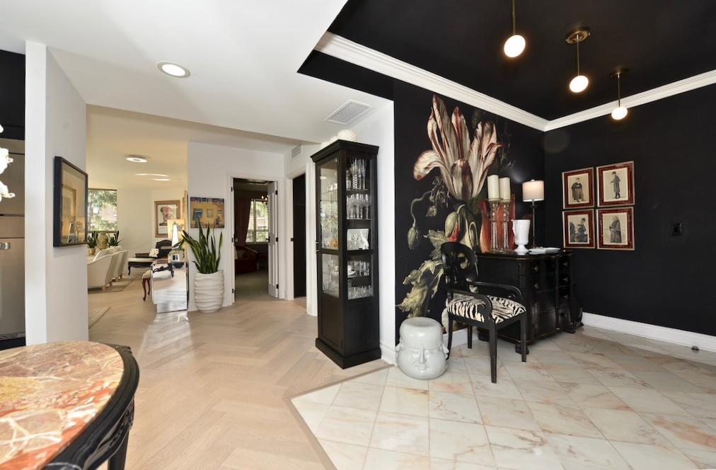 2 Lynwood Ave Toronto Unit 401 Foyer South Hill Luxury Condos 