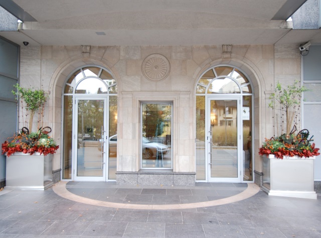 10 Bellair St Toronto Entrance Yorkville Condos Bloor Annex