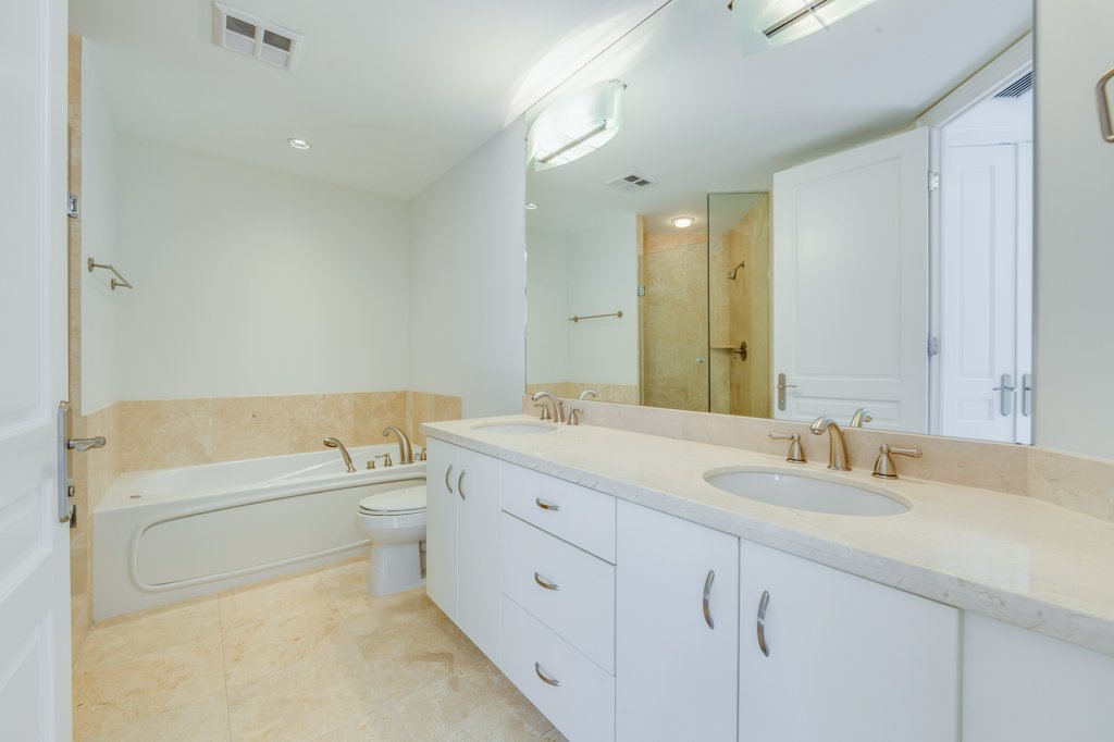 10 Bellair Unit 903 Toronto Yorkville Condos Main Bedroom 5 Piece Ensuite Bath 10 Bellair Unit 903 Toronto Yorkville Condos Main Bedroom Ensuite Bath