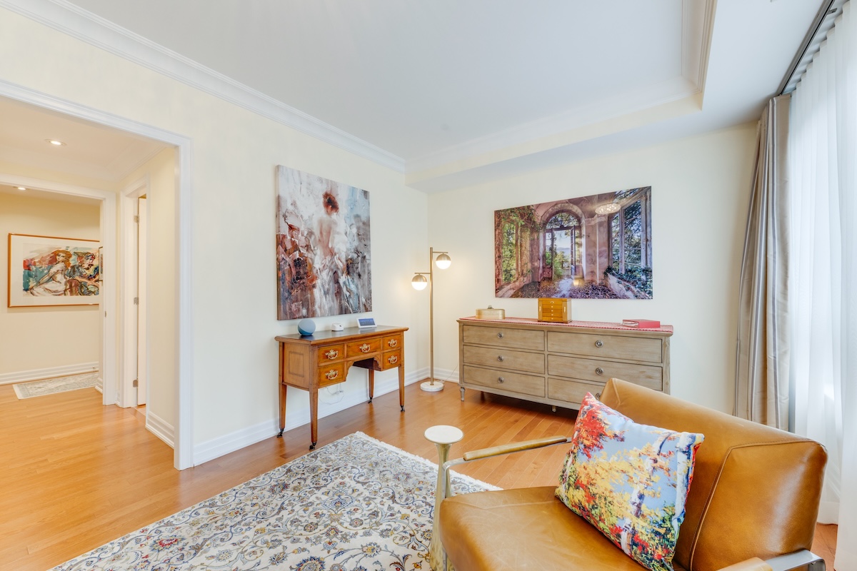 Large Primary Bedroom With Sitting Area Primary Bedroom 21 Burkebrook Place Townhouse 20 Toronto