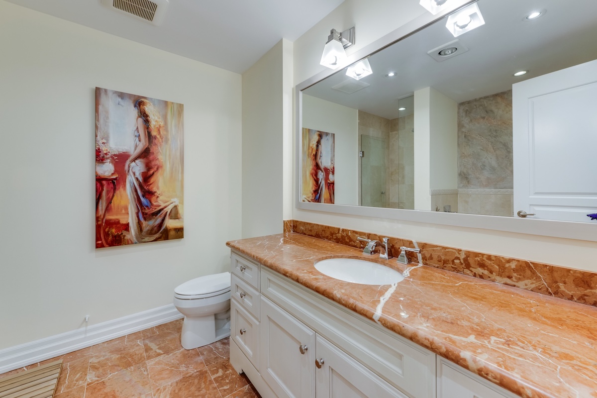 Primary Ensuite Bath 21 Burkebrook Pl Townhouse 20 Toronto Kilgour 21 Burkebrook Pl Townhouse 20 Primary Ensuite Bath