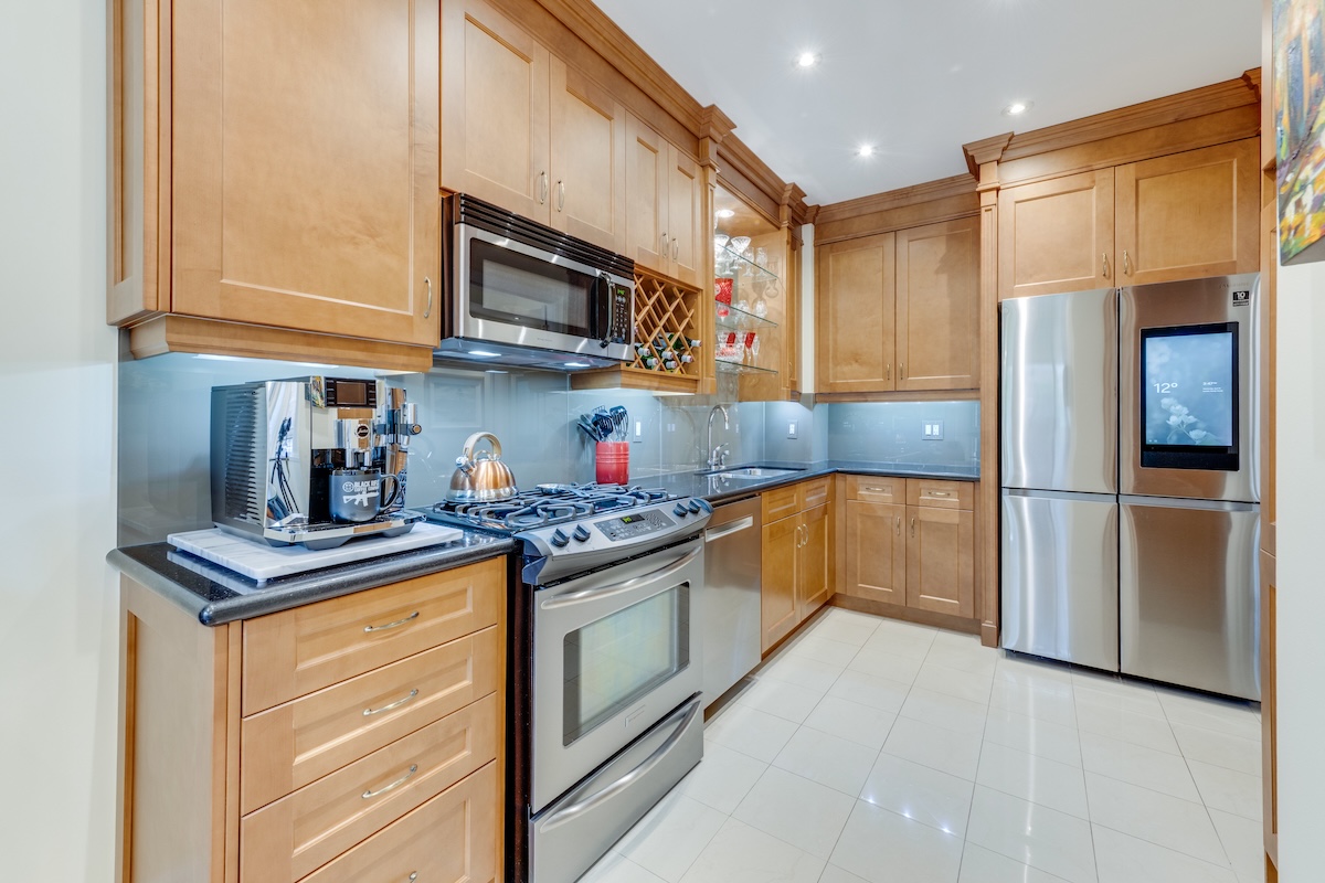 Kitchen Kilgour Estate Townhouse 20 Toronto 21 Burkebrook Place Kitchen 21 Burkebrook Pl Toronto Townhouse 20 Kilgour Condos