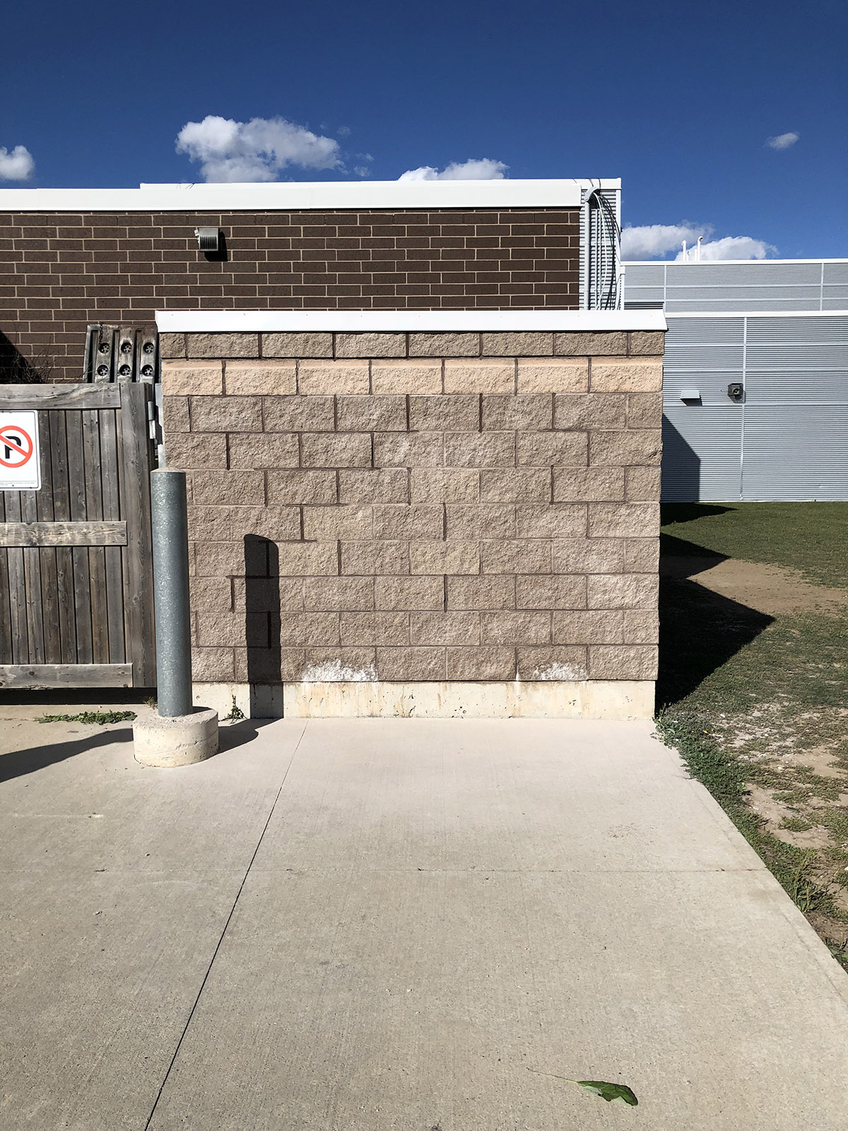 Conseil scolaire mon avenir school board - Garbage enclosure repairs