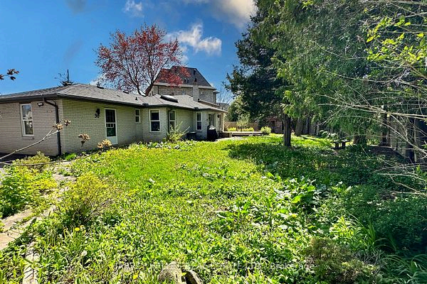 39 Orlon Cres