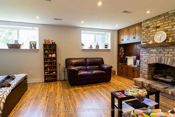 39 Orlon Cres