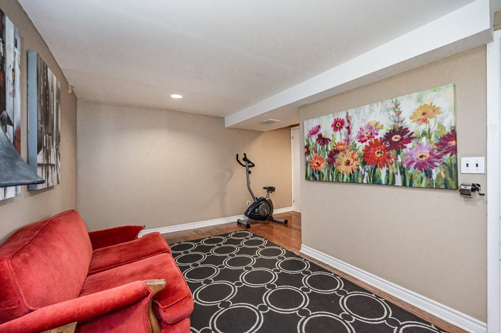 FOR SALE: 103-371 Bronte St S, Milton
