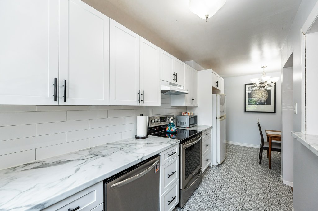 FOR SALE: 103-371 Bronte St S, Milton