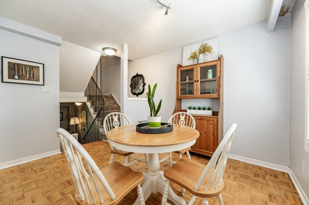 FOR SALE: 103-371 Bronte St S, Milton