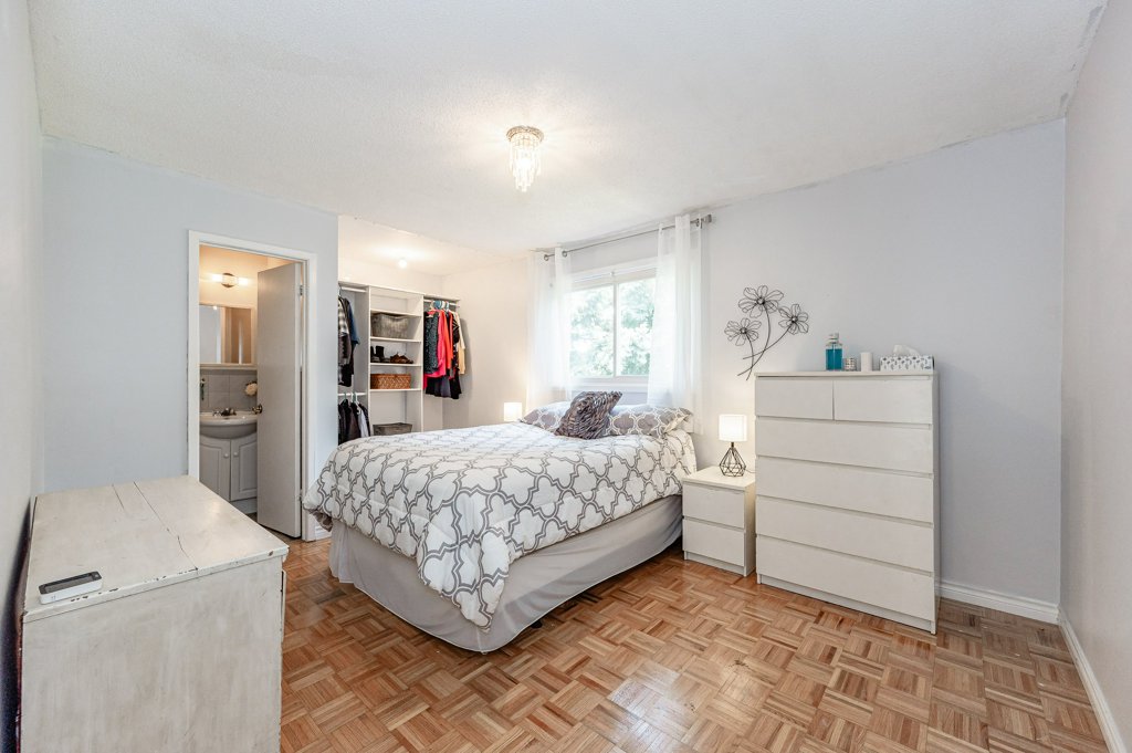 FOR SALE: 103-371 Bronte St S, Milton