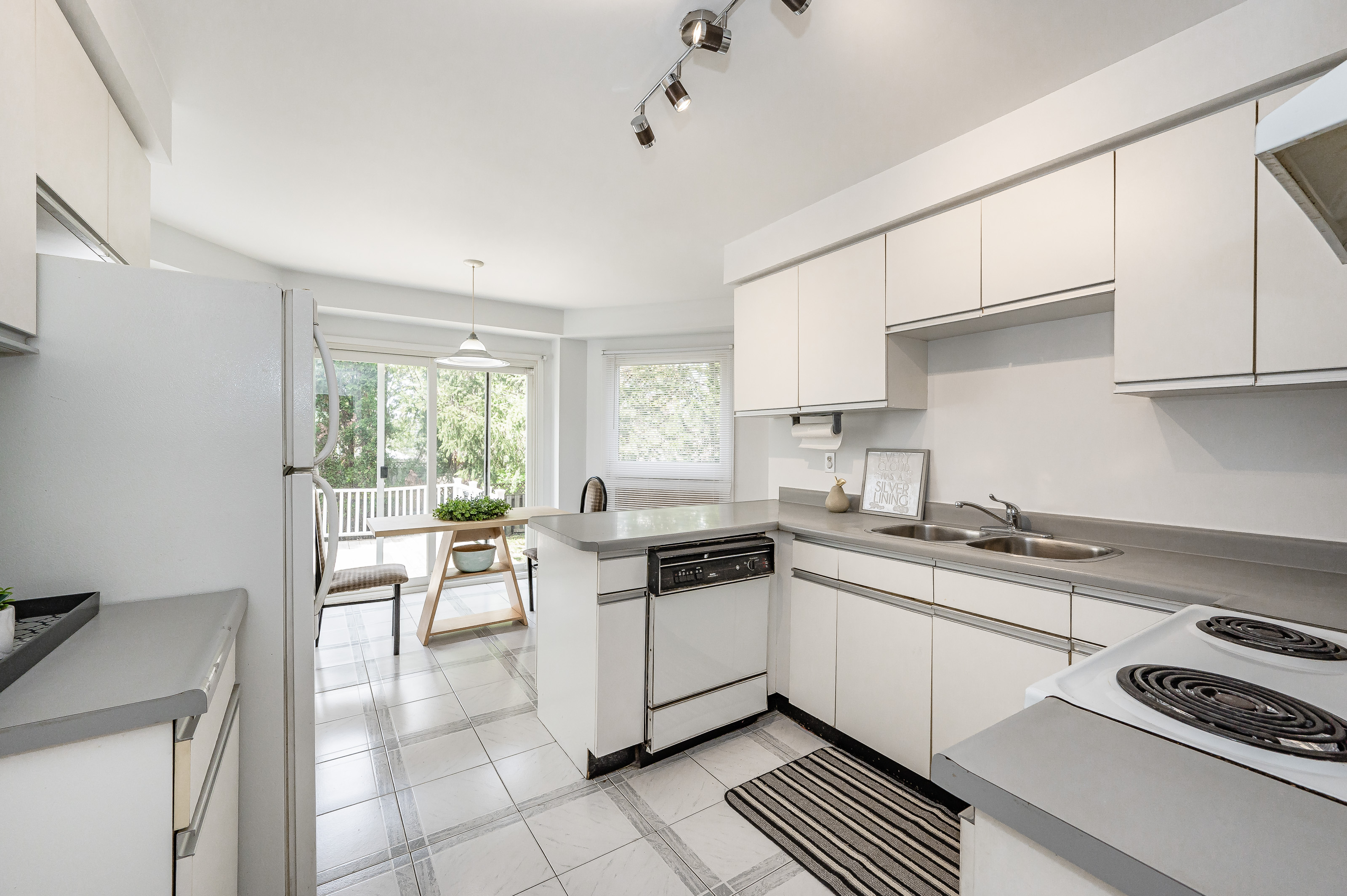 Kitchen 6456 Eastridge Rd