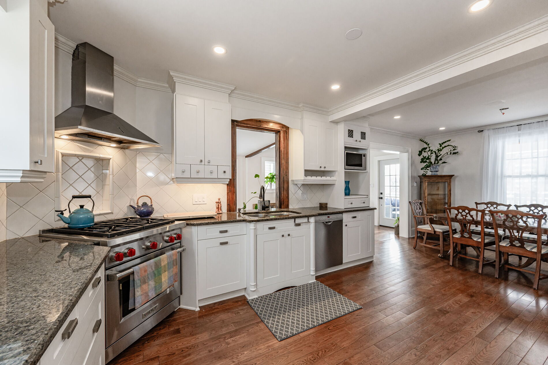 Eat In Kitchen