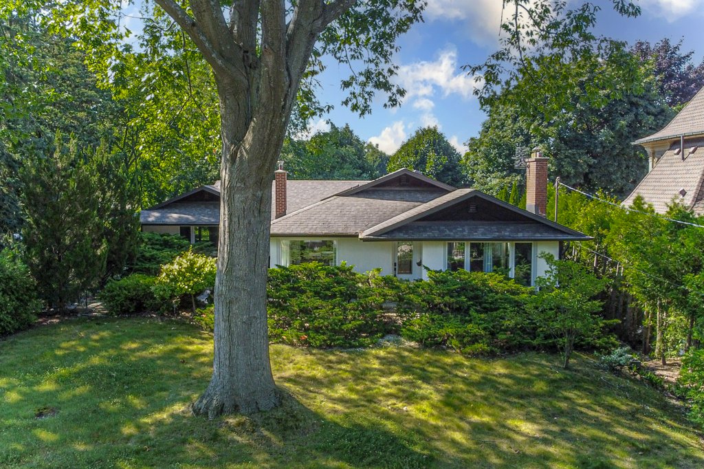 4187 Lakeshore Road (House As Is)