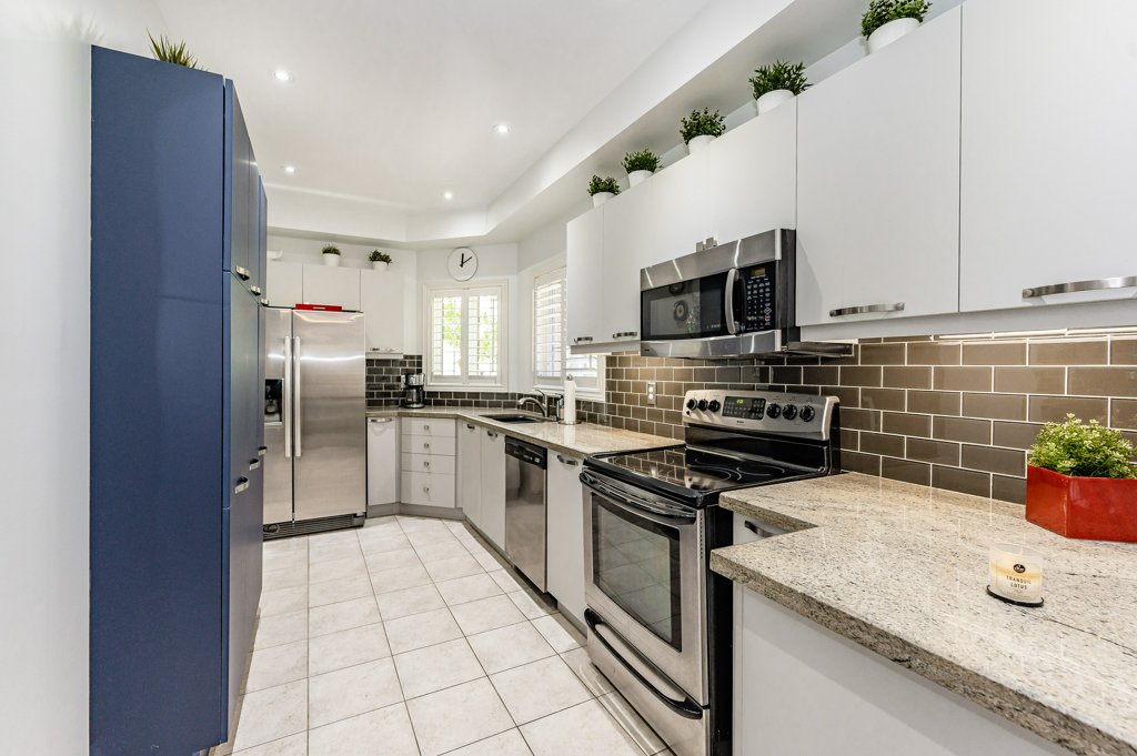 FOR SALE: 1169 Dorval Drive, Unit 71, Oakville