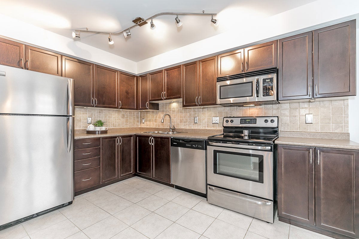 2 bedroom + den in quiet neighbourhood
