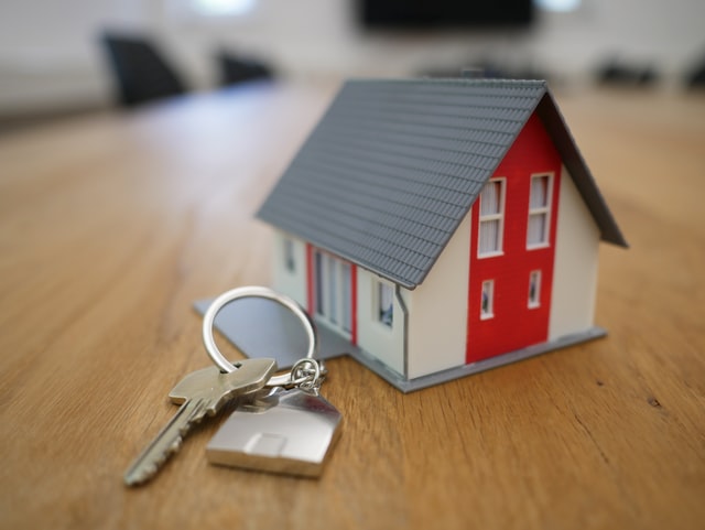 House key and a miniature house model