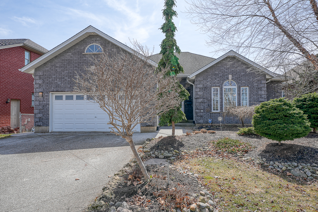428 Lakeview Dr, Woodstock