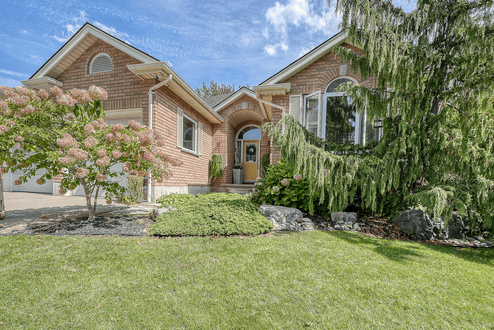 504 Crestwood Crt, Woodstock